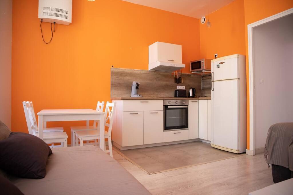 La Fontaine Neuve-Avallon-5 Personnes-1 Chambre-3 Lits-Parking-Wifi Exterior photo